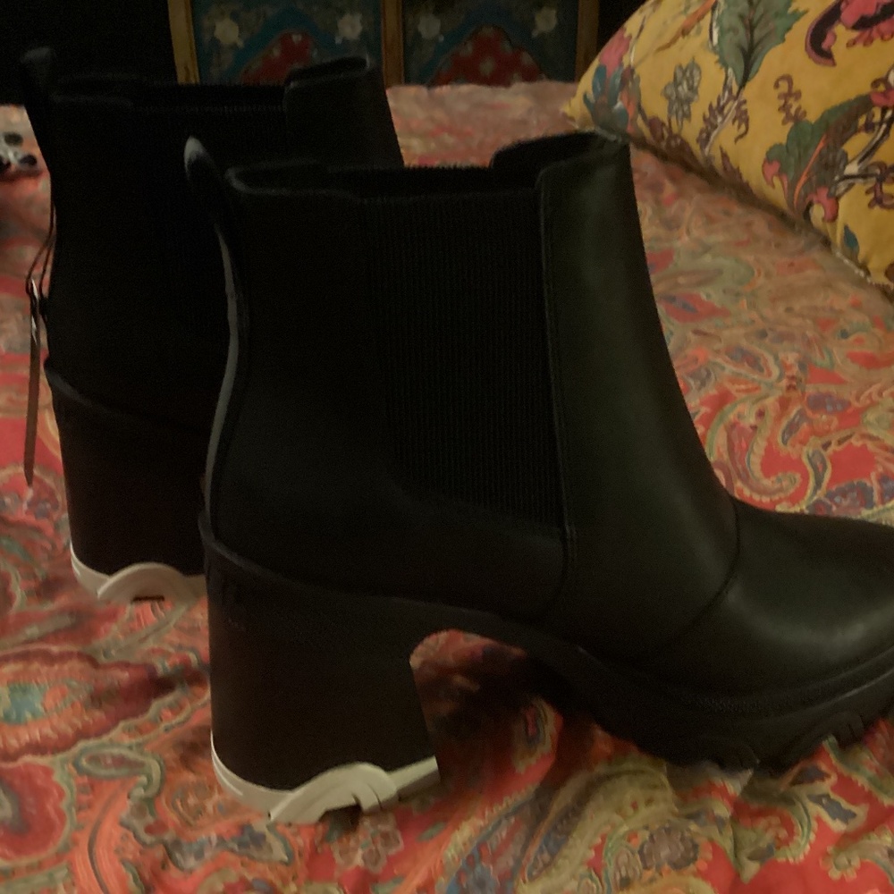 Sorel size 9.5 in black